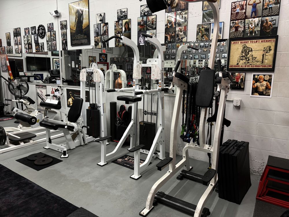 Hoist selectorised machines along the mirrored wall
